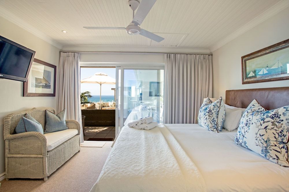 Ocean Watch Guest House Colonial Room 2