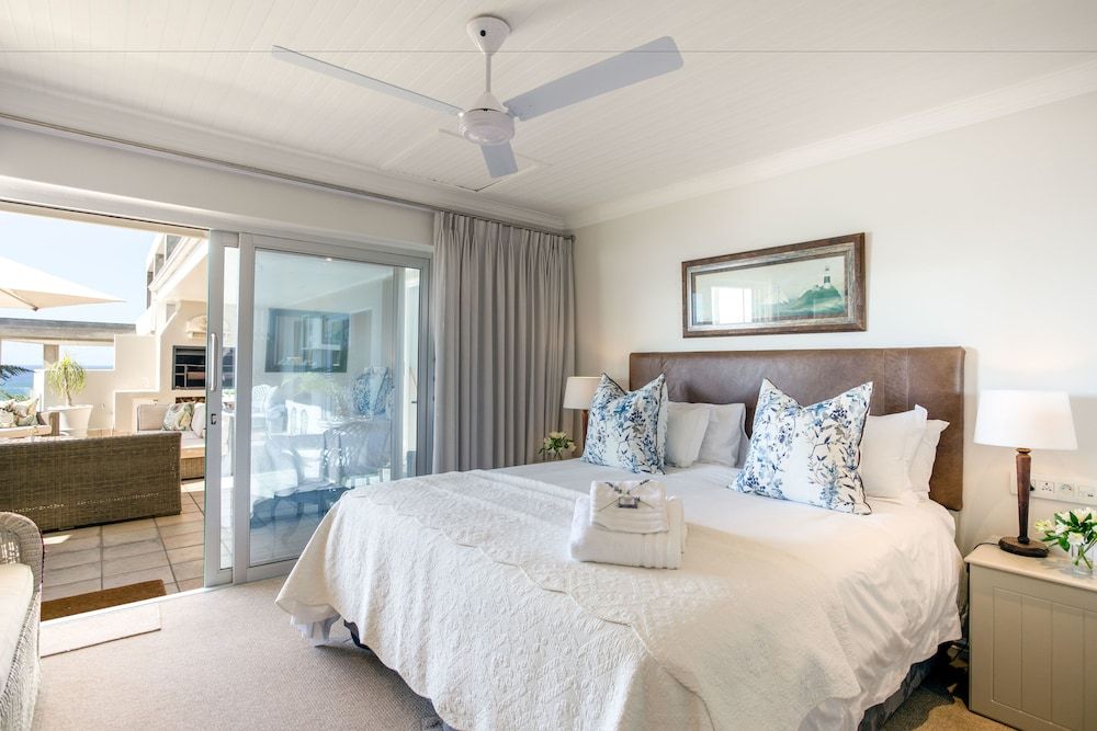 Ocean Watch Guest House Colonial Room