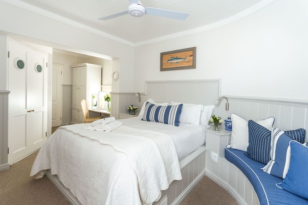 Ocean Watch Guest House Cabin Room 2