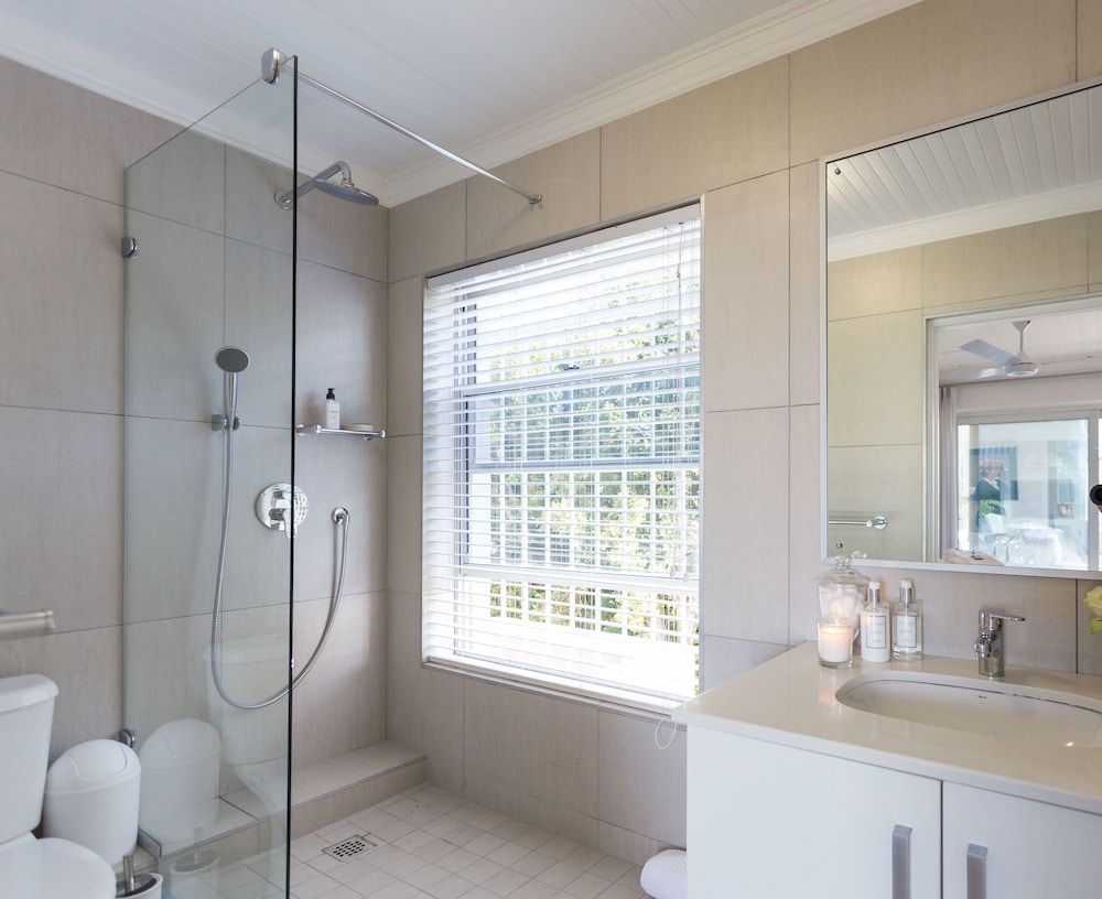 Ocean Watch Guest House Colonial Room 4