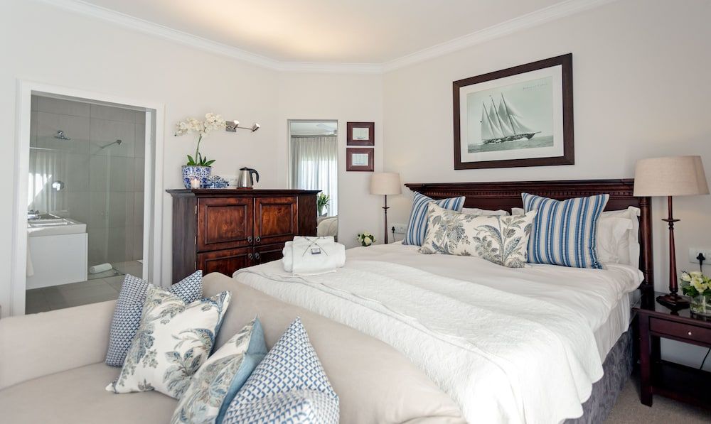 Ocean Watch Guest House Captain Room