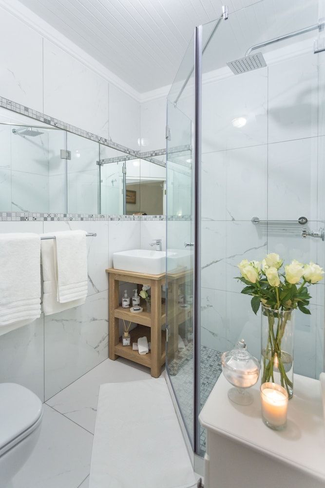 Ocean Watch Guest House Cabin Room 4