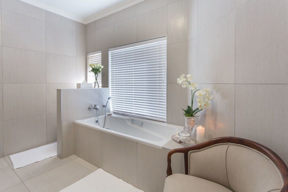 Ocean Watch Guest House Captain Room 5