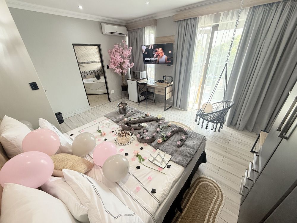 Africa Paradise Airport Boutique Hotel Deluxe Double or Twin Room, 1 King Bed 4