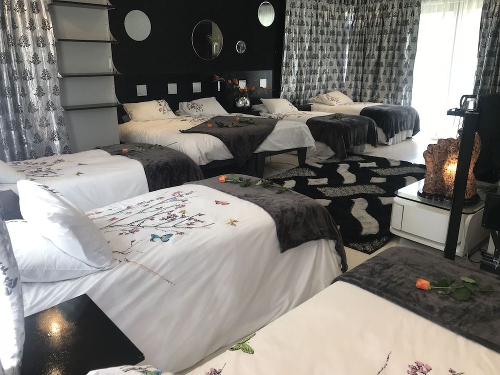 Africa Paradise Airport Boutique Hotel Luxury Studio Suite, 1 Bedroom, Pool View 4