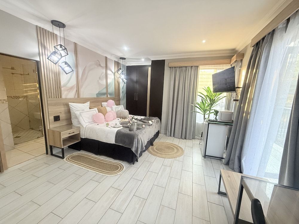 Africa Paradise Airport Boutique Hotel Deluxe Double or Twin Room, 1 King Bed