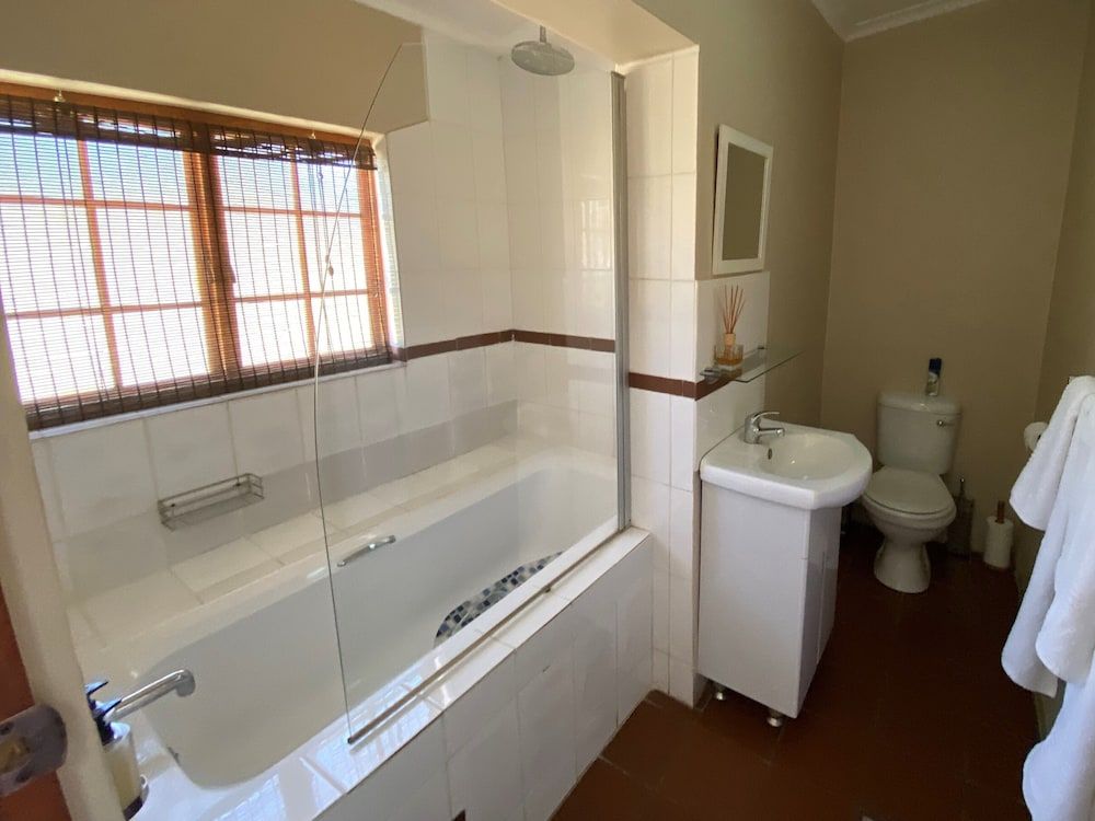 Lanseria Country Estate Deluxe Cottage 4