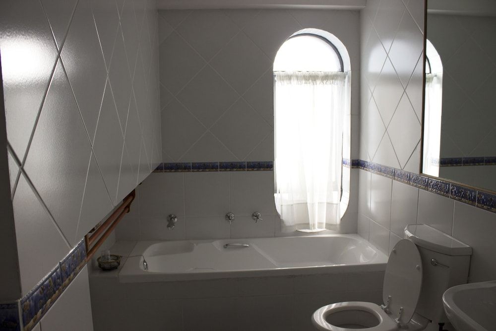 HarbourView Lodge Classic Double Room 9