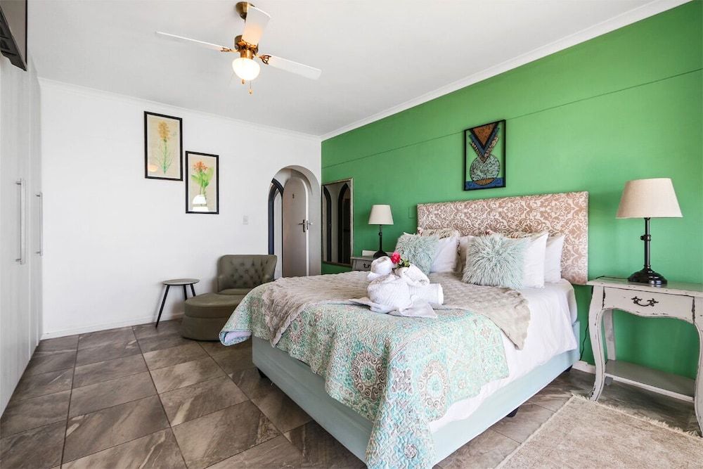 HarbourView Lodge Classic Queen Room