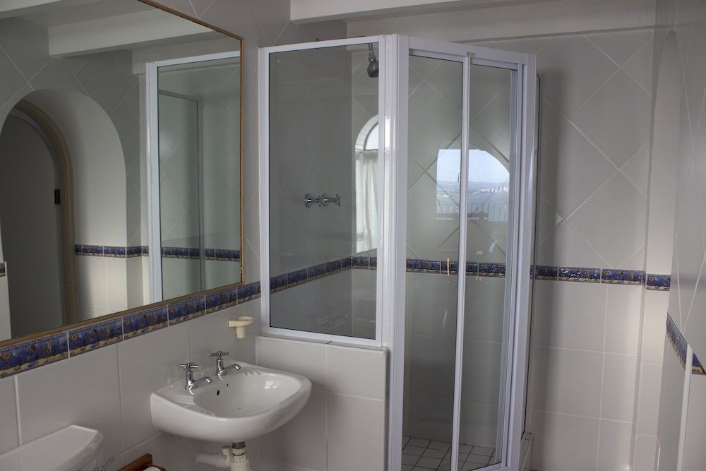 HarbourView Lodge Classic Double Room 8