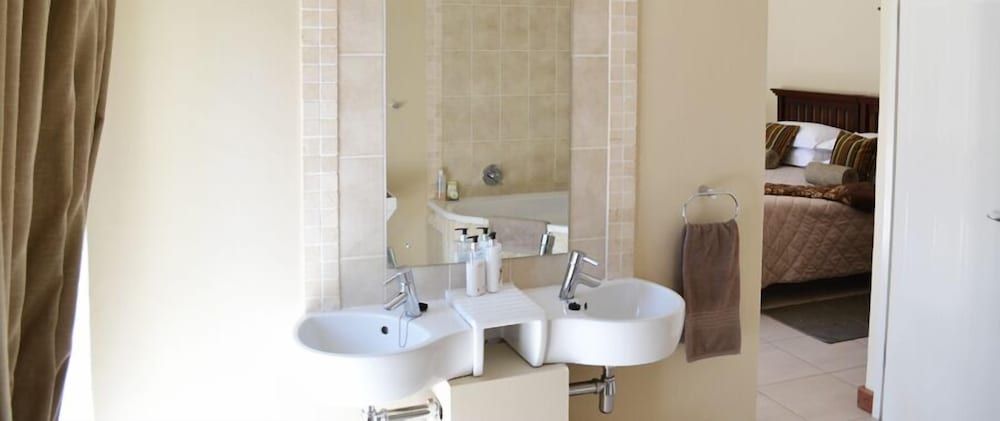 Riverwalk B and B Deluxe Room, 1 Bedroom (Double Queen Room) 4