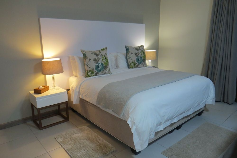 Executive Suite, 1 King Bed, Non Smoking, Garden View (Self-Catering)