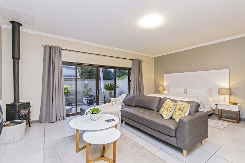 Executive Suite, 1 King Bed, Non Smoking, Garden View (Self-Catering)