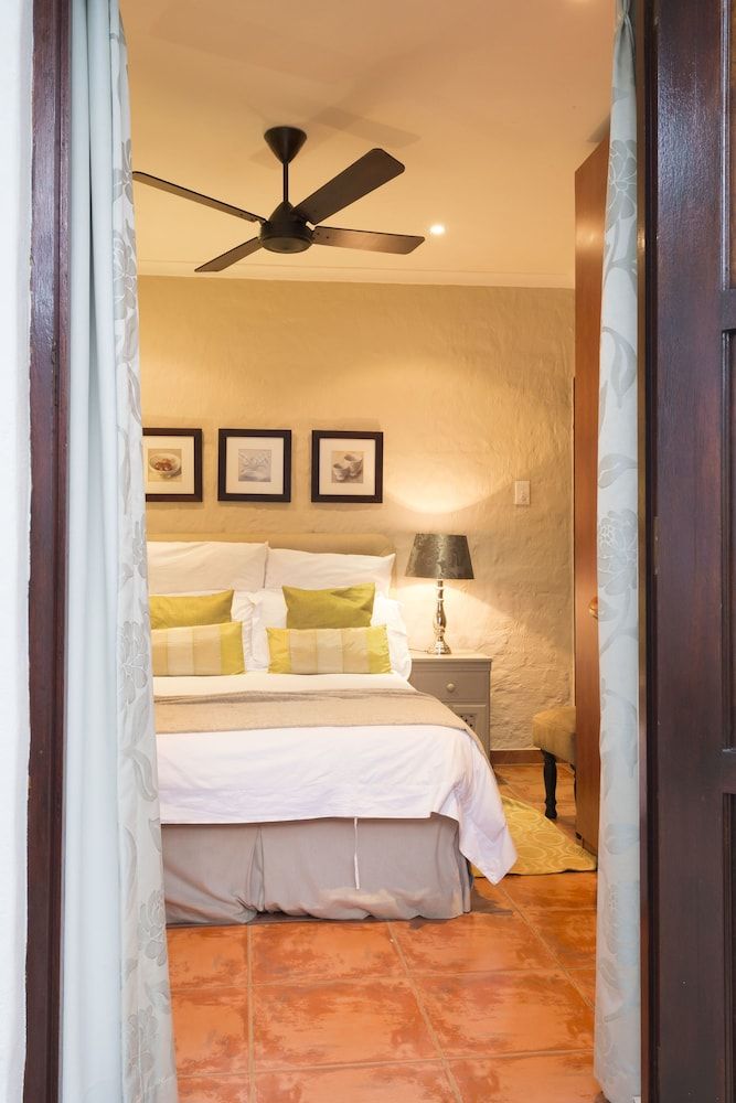 Five Burnham Standard double with bath&shower ensuite 2