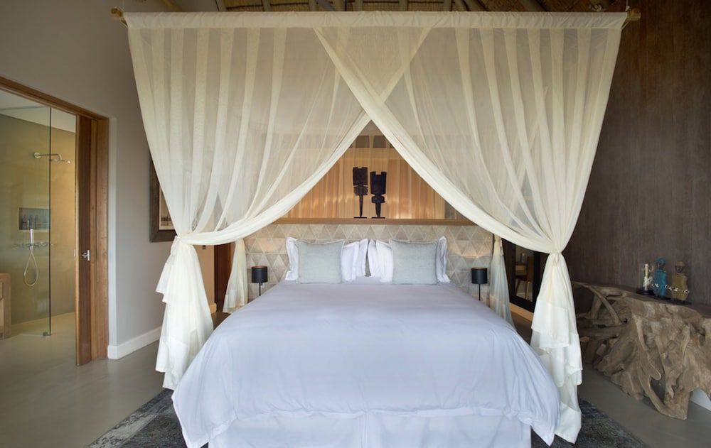 Mhondoro Safari Lodge & Villa Villa 3 ensuite Bedrooms 2