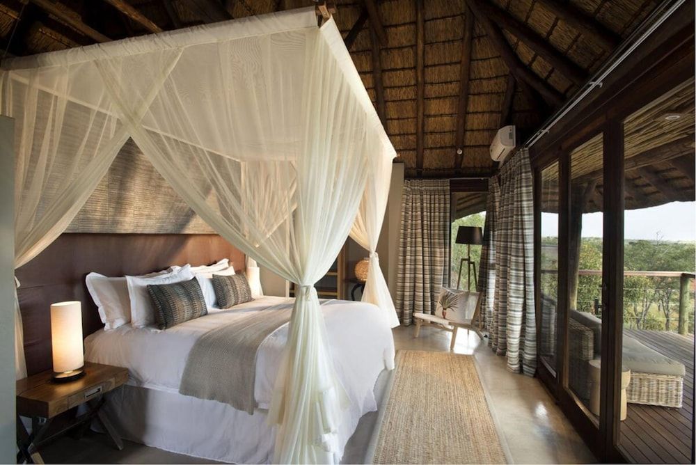 Mhondoro Safari Lodge & Villa Honeymoon Suite, 1 Bedroom (Honeymoon) 2