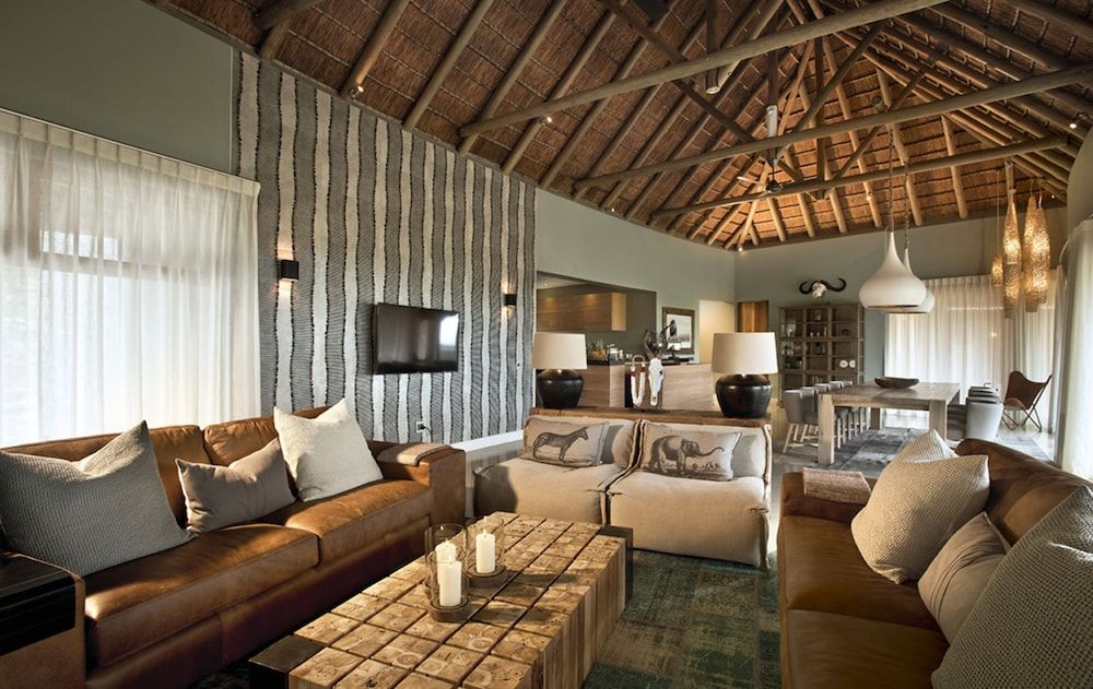 Mhondoro Safari Lodge & Villa Villa 3 ensuite Bedrooms 5