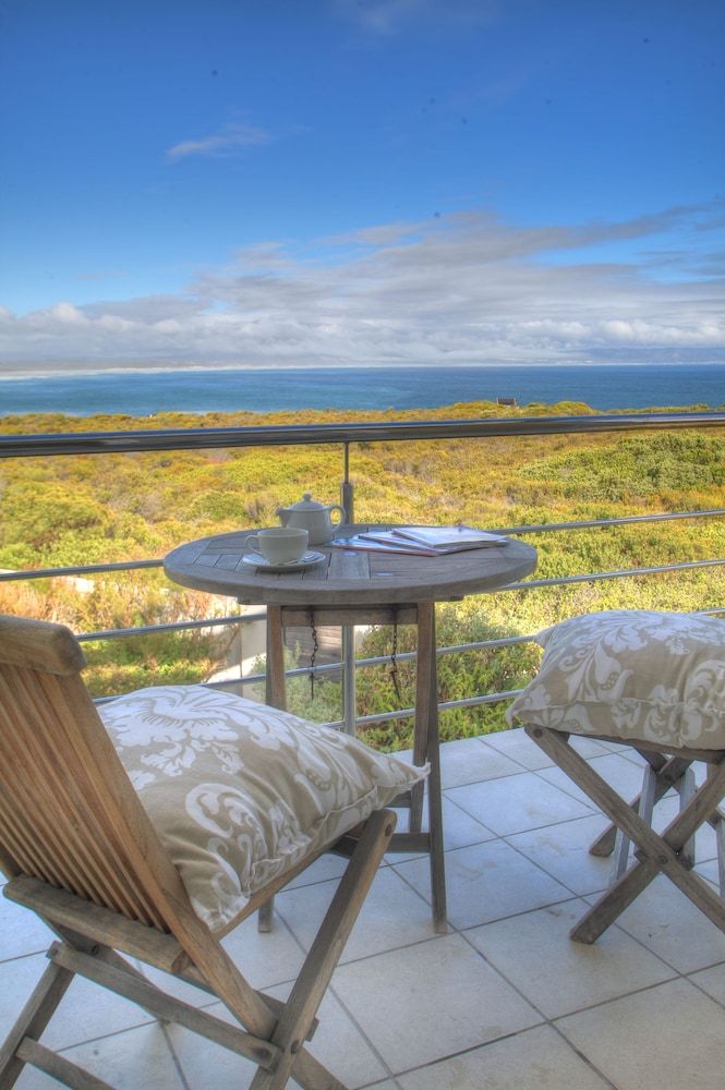 Abalone Guest Lodge Luxury Room, Sea View