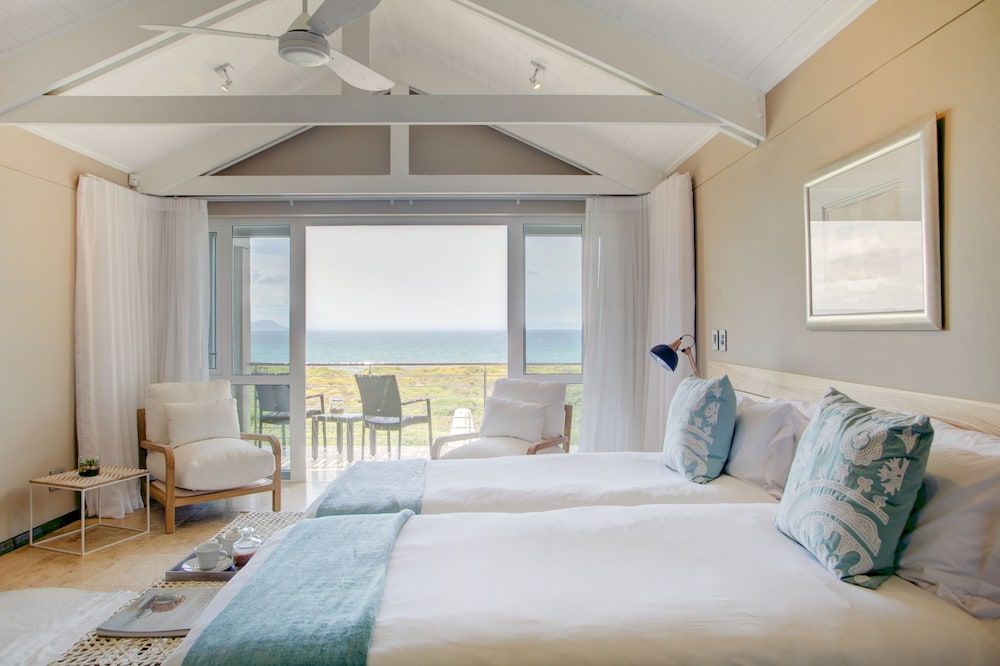 Abalone Guest Lodge Superior Double Room, 1 King Bed, Balcony, Ocean View 5