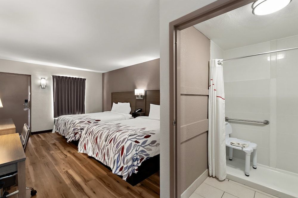 Deluxe Room, 2 Queen Beds, Accessible, Non Smoking (Walk-In Shower, First Floor)