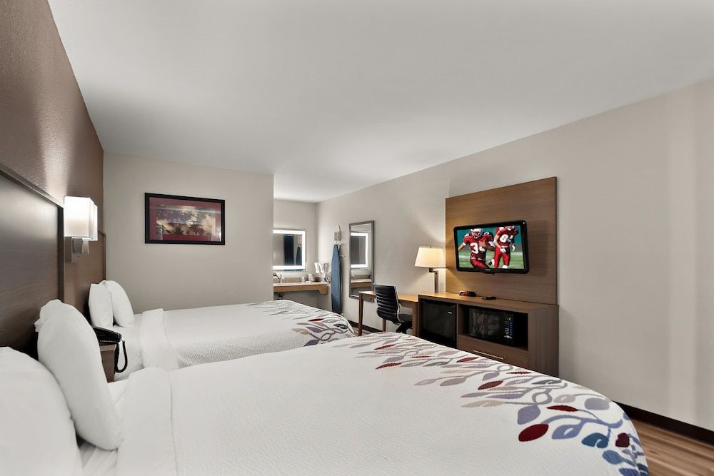 Deluxe Room, 2 Queen Beds, Accessible, Non Smoking (Walk-In Shower, First Floor)
