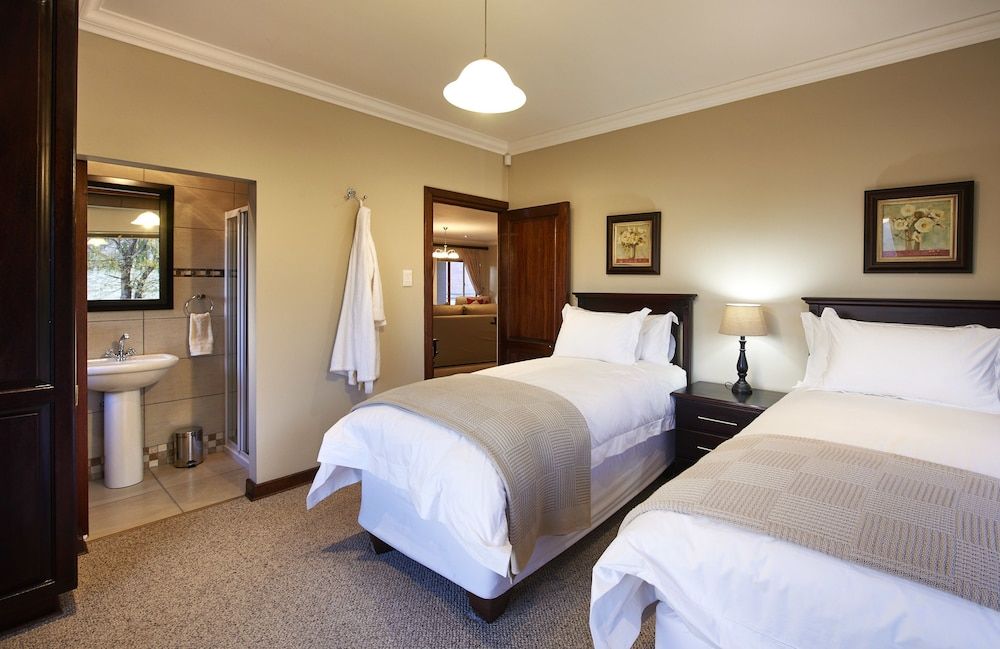 Dynasty Red Mountain Ranch Exclusive Cottage, 3 Bedrooms, Mountain View 3