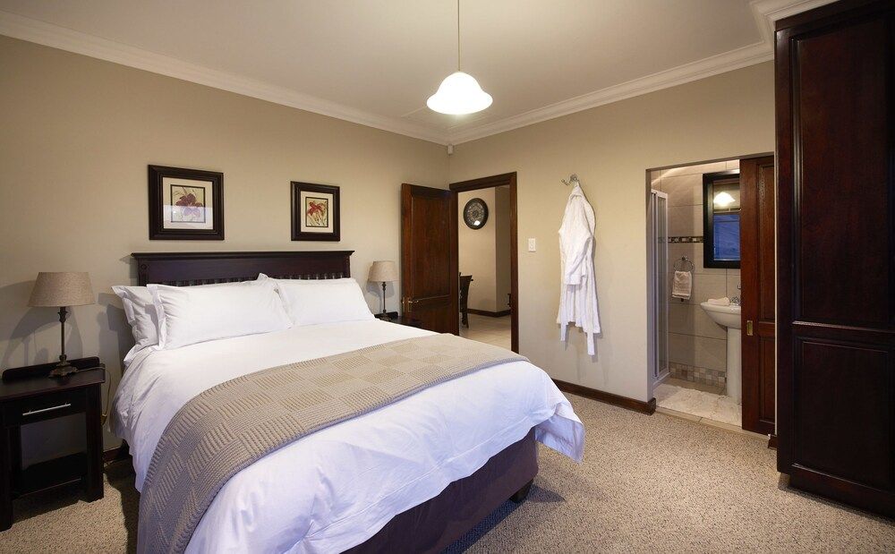 Dynasty Red Mountain Ranch Exclusive Cottage, 3 Bedrooms, Mountain View 2