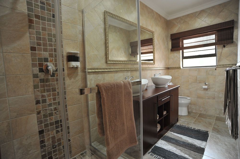 Sunset Manor Guest House Deluxe Double Room with Balcony 6