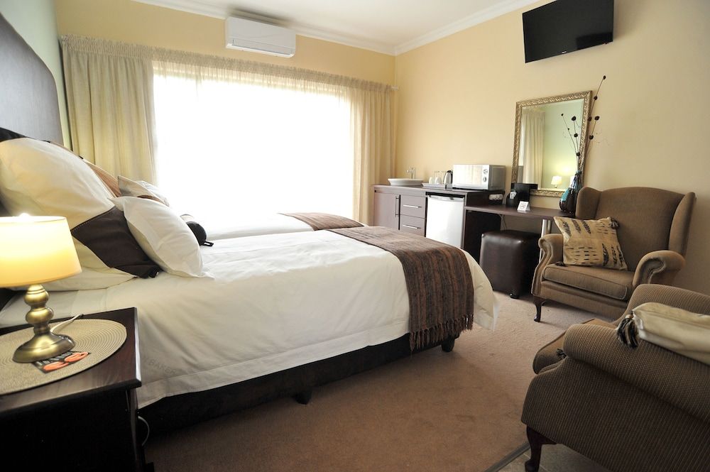 Sunset Manor Guest House Deluxe Double Room with Balcony 2