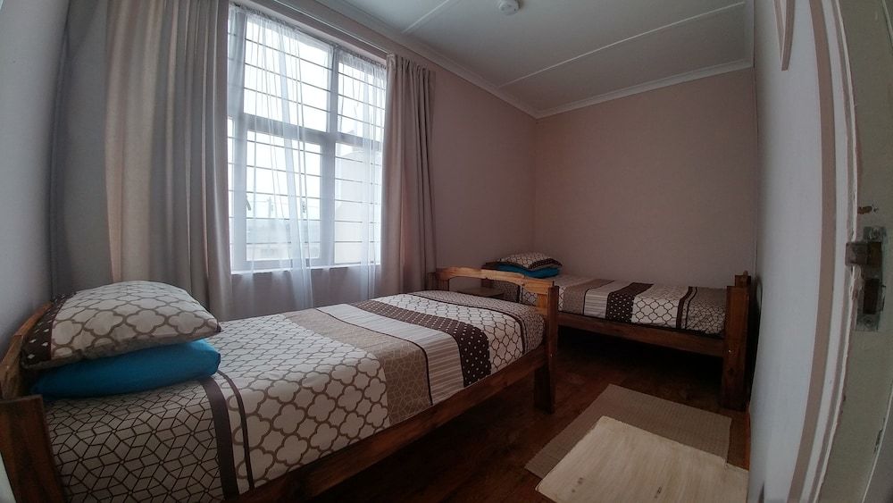 Fisherhaven Traveller's Lodge - Hostel Family Double or Twin Room, 2 Bedrooms 6