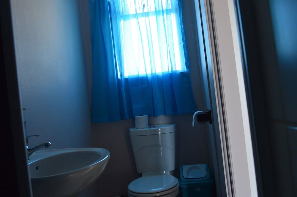 Fisherhaven Traveller's Lodge - Hostel R43 en suite twin beds 3