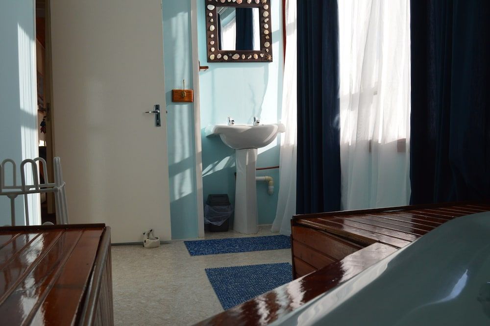 Fisherhaven Traveller's Lodge - Hostel Family Double or Twin Room, 2 Bedrooms 8