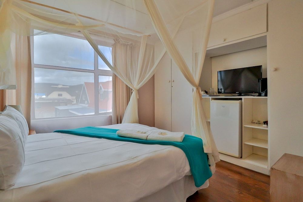 Fisherhaven Traveller's Lodge - Hostel Family Double or Twin Room, 2 Bedrooms 3