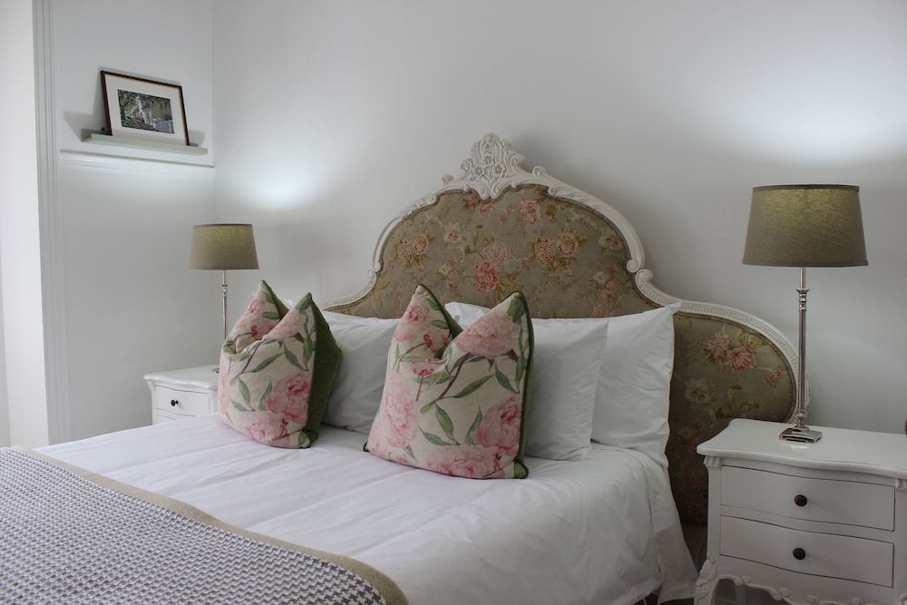 Standard Room, 1 Bedroom ( Standard Queen Downstairs)
