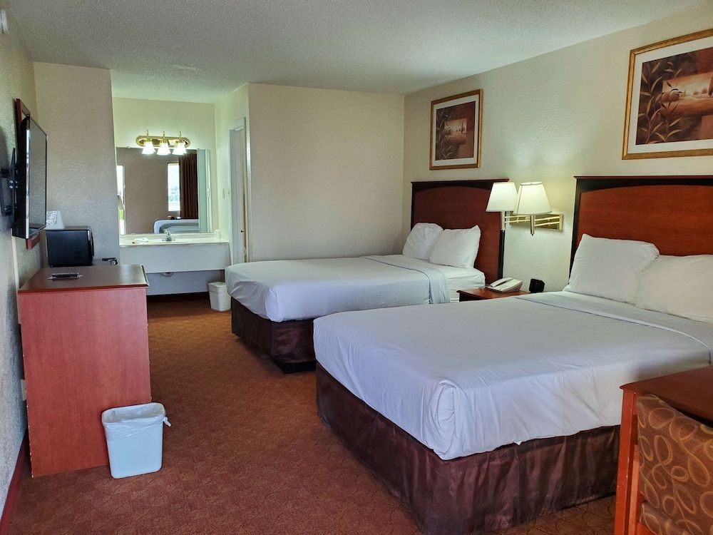Motel 6 Shamrock, TX Deluxe Room, 2 Double Beds, Non Smoking, Refrigerator & Microwave 3