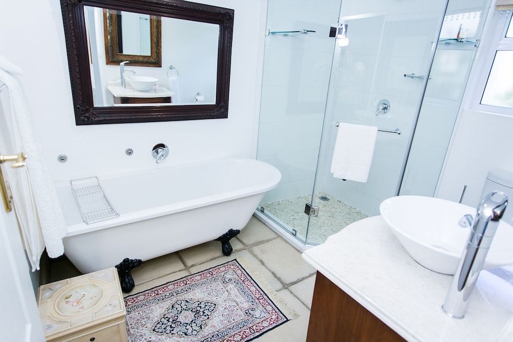 Burkleigh House Comfort Room 6