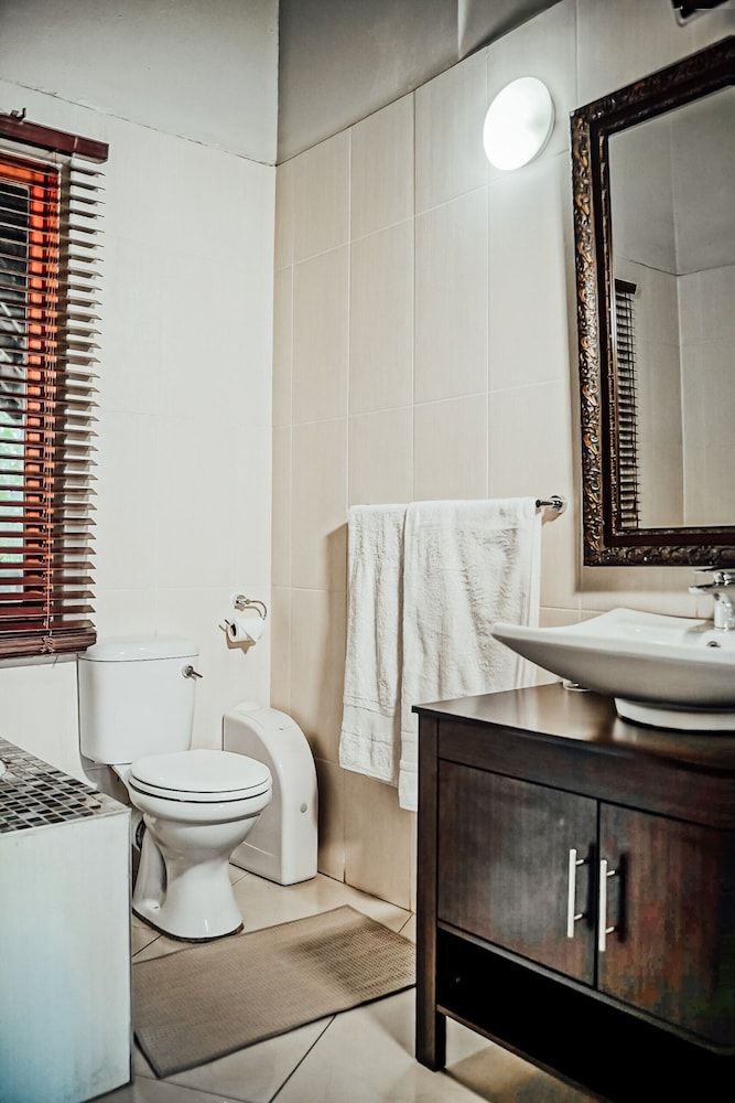 The Garden Venue Hotel Deluxe Room 8