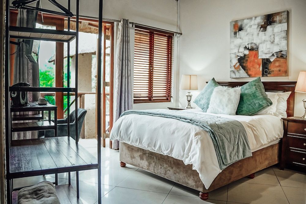 The Garden Venue Hotel Deluxe Room 4