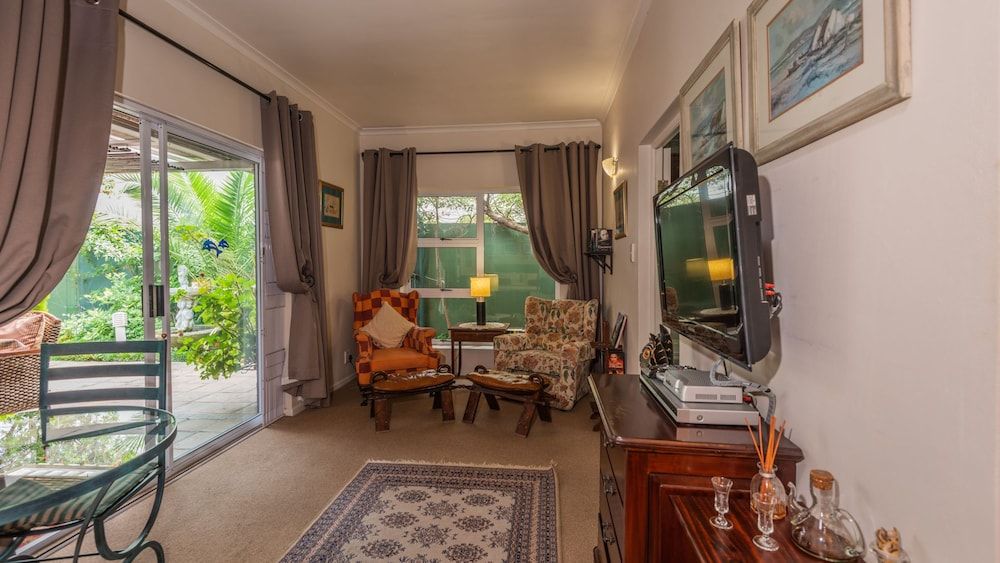 Brown Jug Guest House Comfort Studio, 1 Bedroom (Unit Three) 5