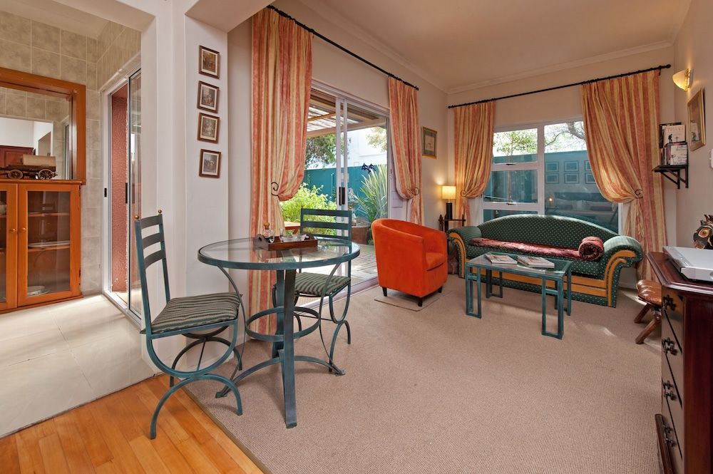 Brown Jug Guest House Comfort Studio, 1 Bedroom (Unit Three) 4