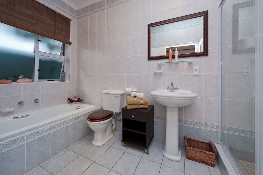 Brown Jug Guest House Comfort Studio, 1 Bedroom (Unit Three) 9