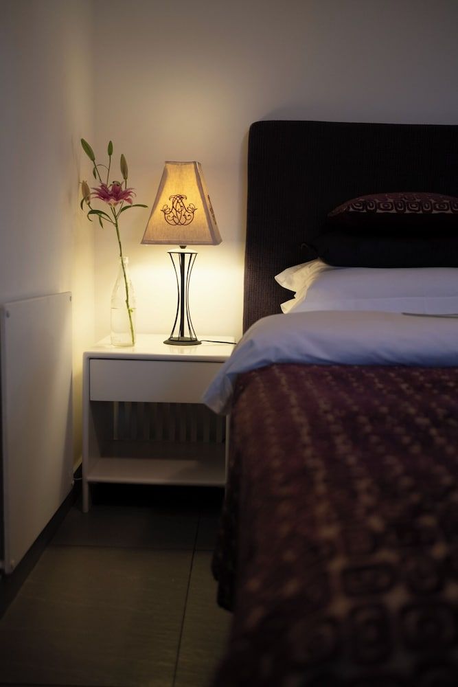 Dreamhouse Guest House The Violet Room 3