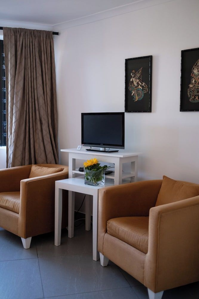 Dreamhouse Guest House The Orange Room 5