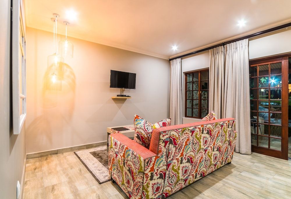 Nut Grove Boutique Hotel Luxury Suite 11