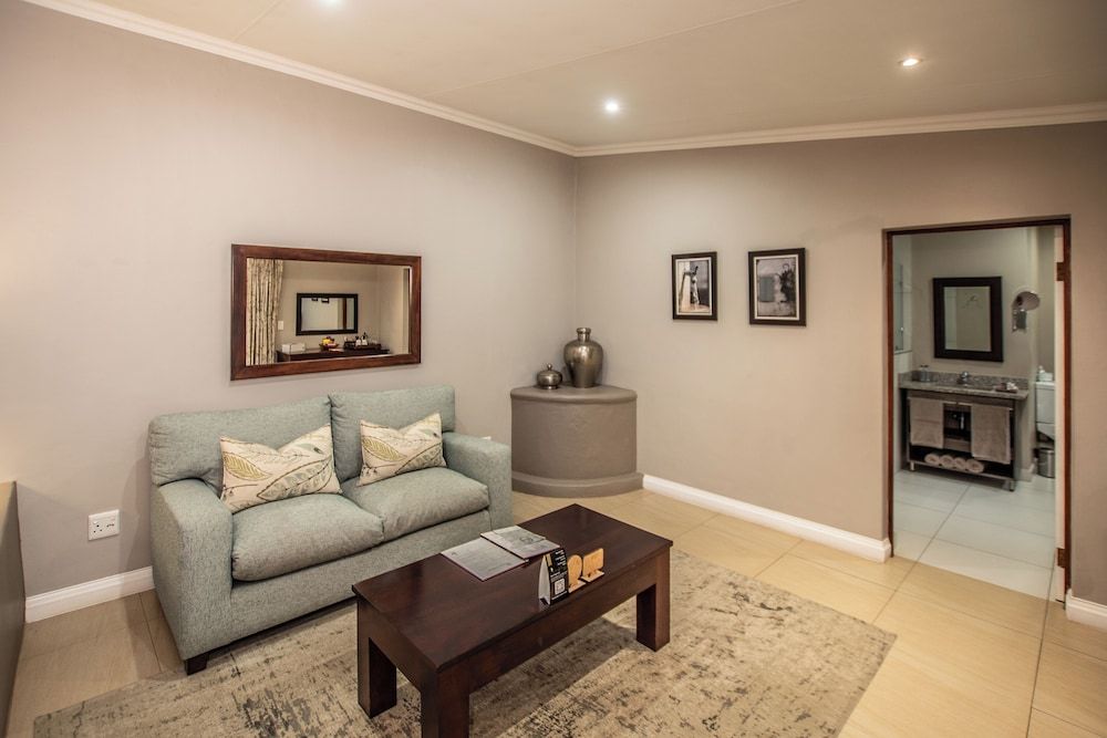 Nut Grove Boutique Hotel Luxury Suite 28