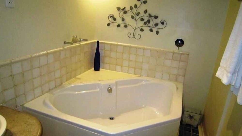 Calitzdorp Country House Luxury Room 4