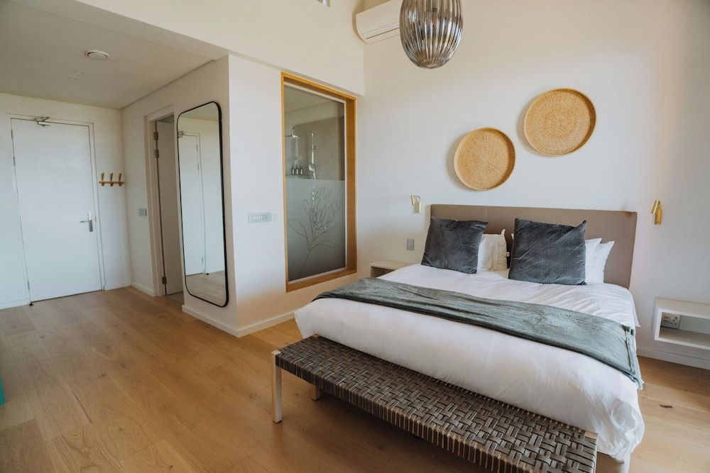 Hotel Room 8