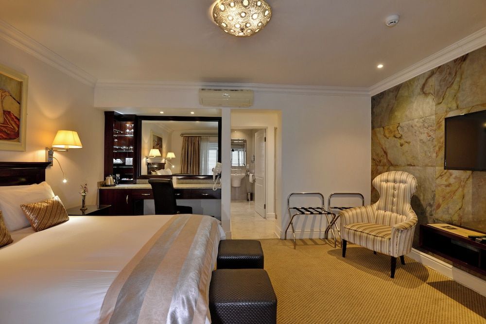 Luxury Five-Star Suite 2