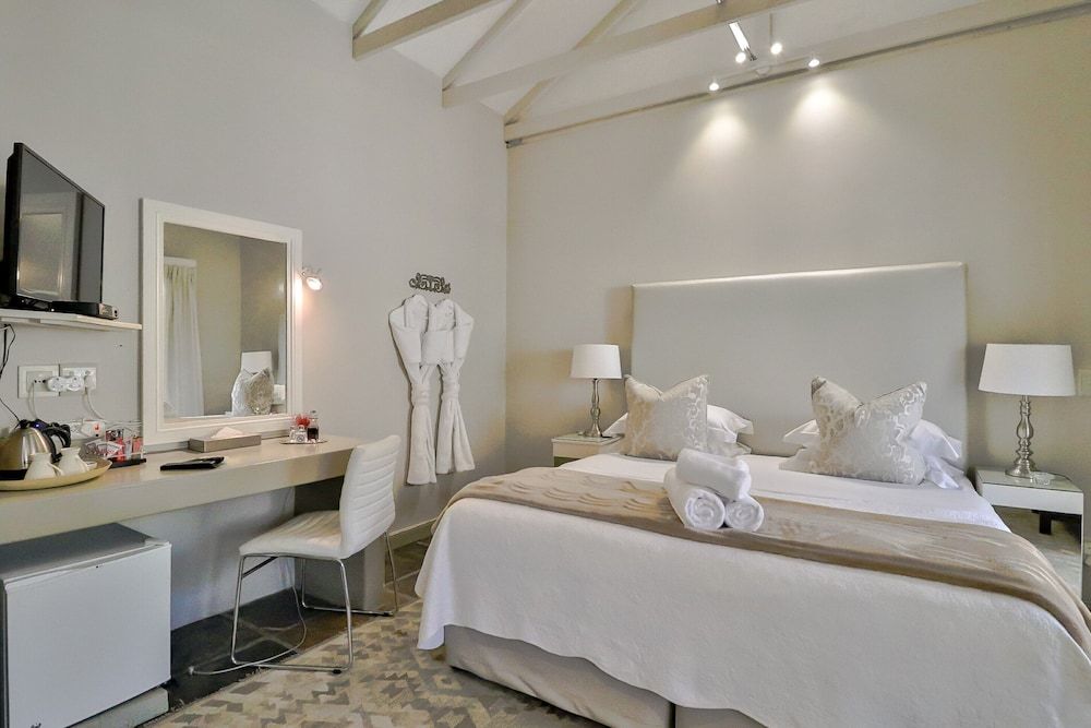 undefined Hermanus Lodge on the Green 8