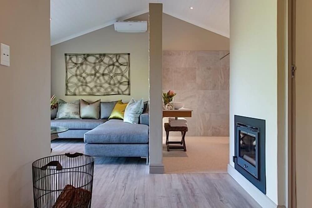 Classic Room (with Fireplace)